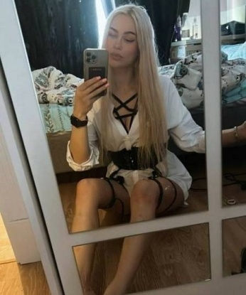 А еще я обладательница нежных рук и нереально горячих губ 👄 Не веришь? Посмотри на мои фото и оставься без слез 😍 Живу в загадочной Москве, городе возможностей, где вместе мы сможем исследовать самые скрытые уголки нашей страсти 👯♀️ Возьмешься ли ты открыть для себя новый уровень наслаждения со мной? Отзывы моих довольных клиентов 🌟 говорят сами за себя - так что не теряй времени и приглашай меня к себе в объятия. Я жду тебя, мой сладкий грешник... 💋💋💋 Оксана